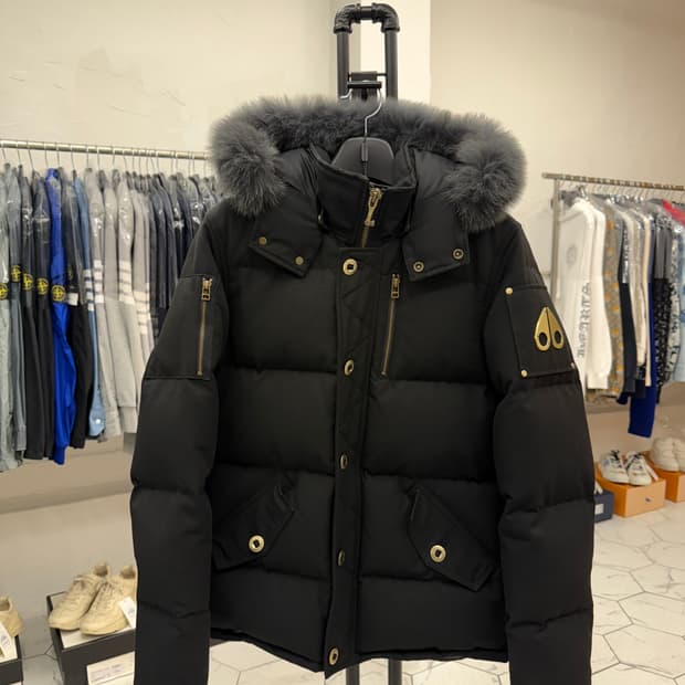 [M] 무스너클 쓰리쿼터 금장 패딩