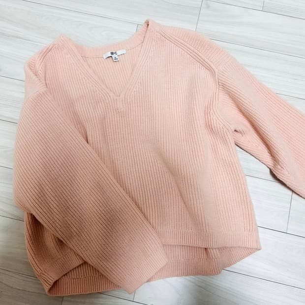 유니클로 브이넥 니트 스웨터