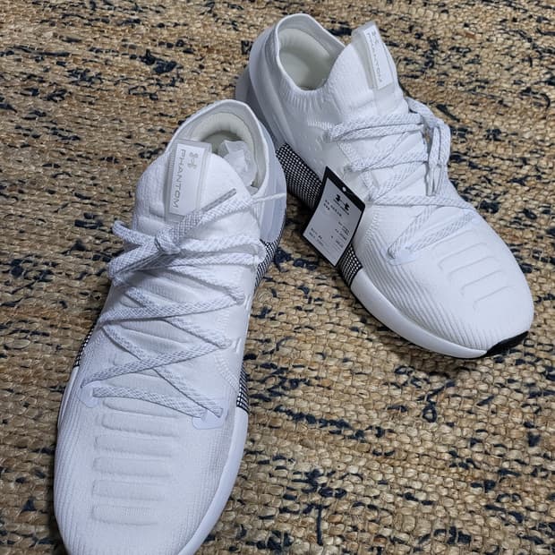 언더아머 HOVR Phantom 3 스니커즈