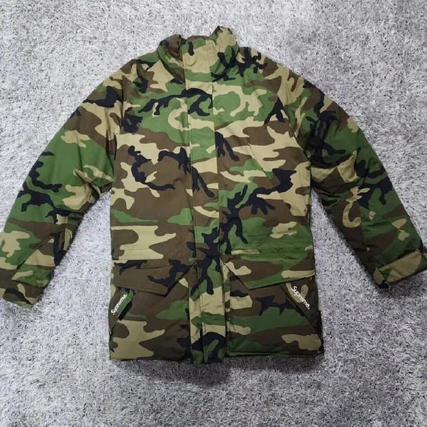 슈프림 15fw 700필 업타운 카모 다운 자켓 S