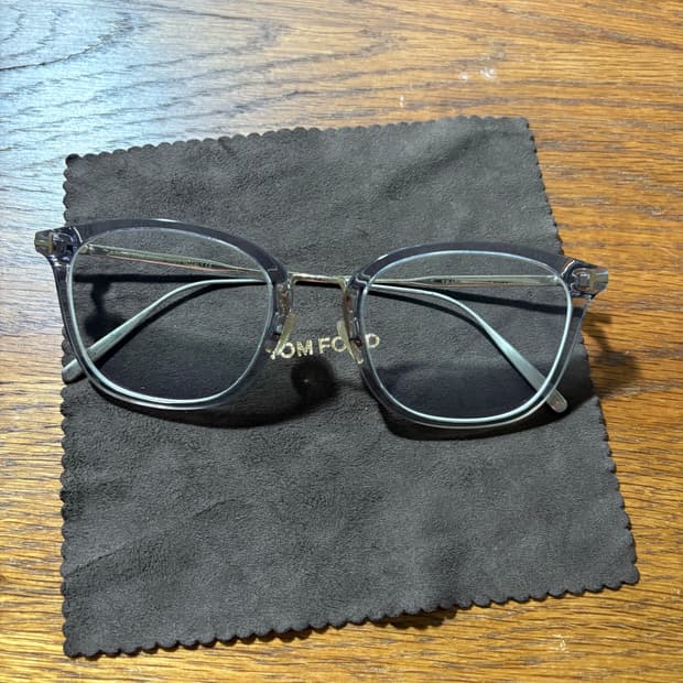 톰포드 투명 뿔테 안경