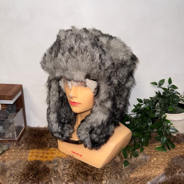 Mixed black & gray fur trapper hat
