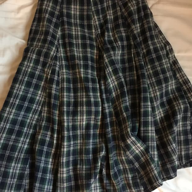 체크 미디스커트