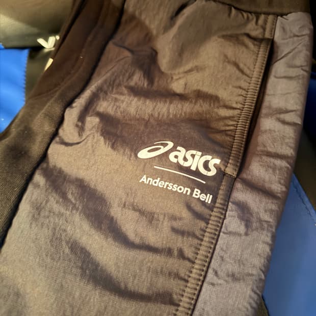 앤더슨벨 x 아식스 트랙 팬츠 블랙