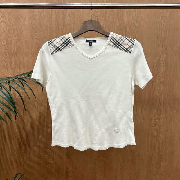 버버리 런던 반팔 티셔츠 노바체크 숄더 브이넥 로고 자수 디테일 화이트