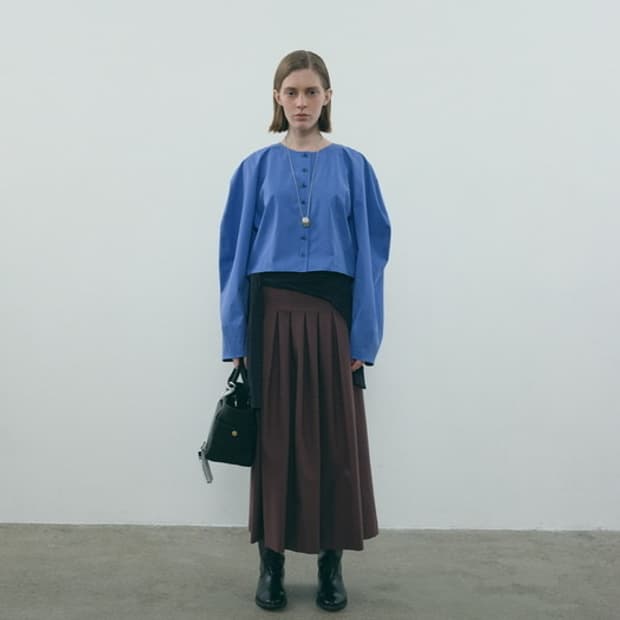 24 에토스 ROUNDED PUFF BLOUSE