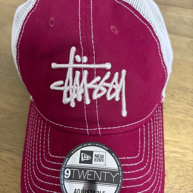 스투시 뉴에라 9Twenty 베이직 트러커 카디널