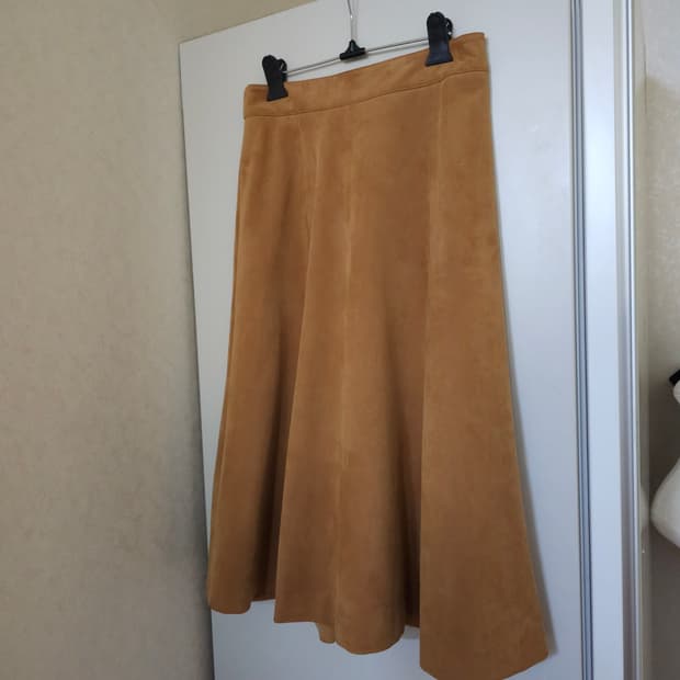 BCBG 스웨이드 A라인 롱 스커트