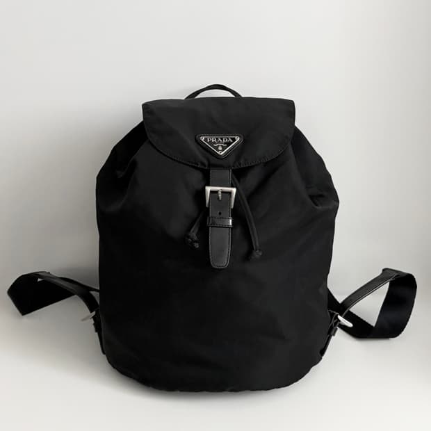 PRADA 프라다 삼각 플레이트 백팩