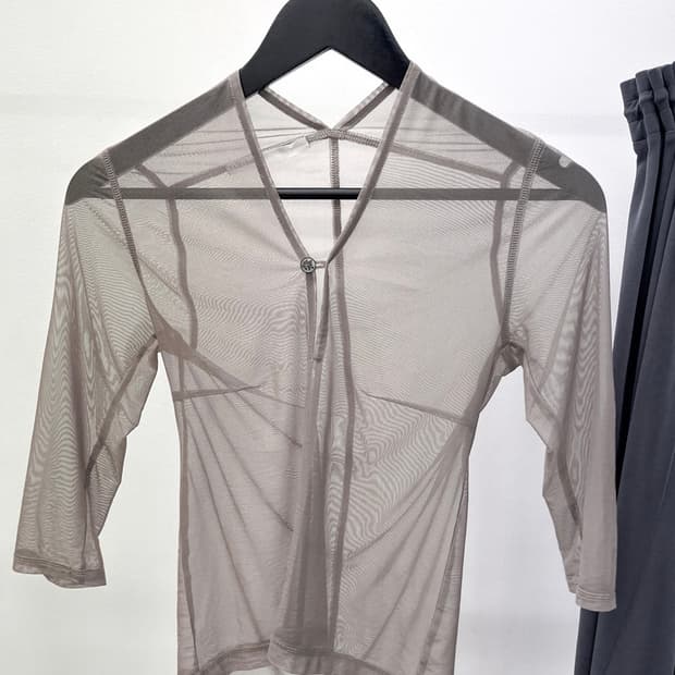 울리카상투스 NAPE MESH TOP (BEIGE)