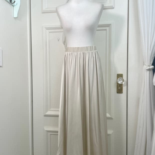 beigeivory satin banding long skirt