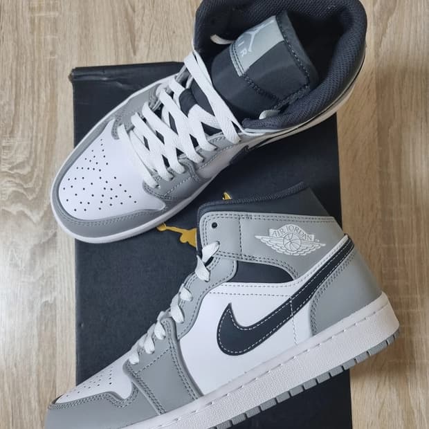 [250]조던1 미드 스모크그레이 앤트러사이트(Mans)