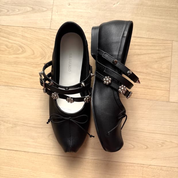 flat apartment 플랫아파트먼트 스트래피 메리제인