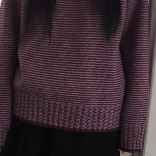 보라색 니트 