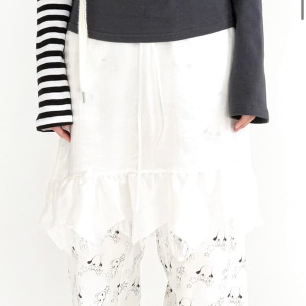 샵페어리 pointed satin midi skirt (white)