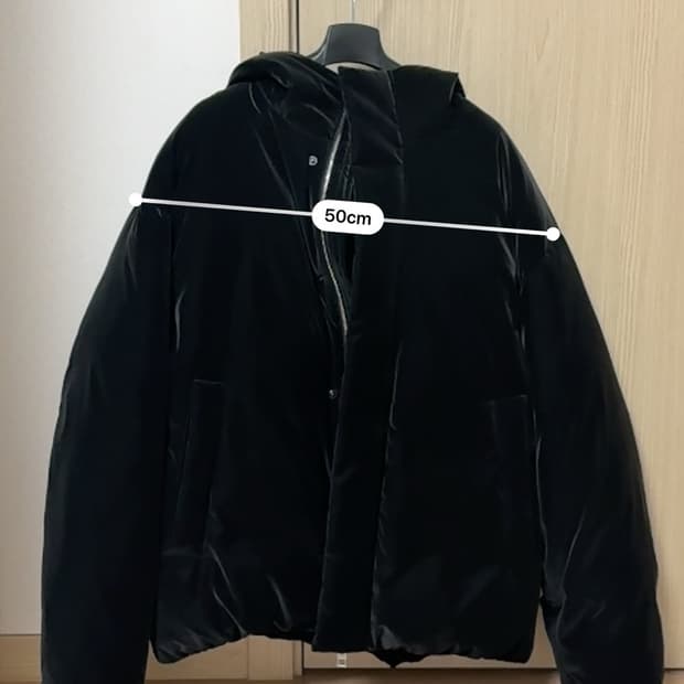 (실착 0회) 24FW TNGT 오버핏 글로시 후드 패딩 블랙 100
