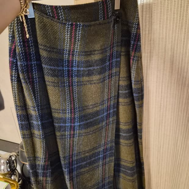 카키 체크 치마