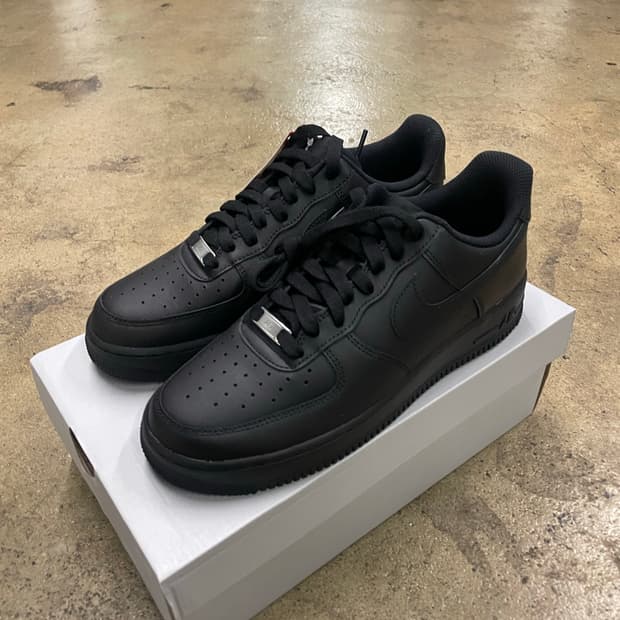 나이키 에어포스 1 ‘07 블랙/블랙(새 제품)