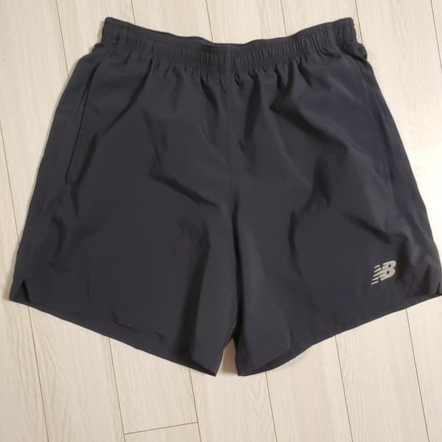 새상품급)뉴발란스 엑셀러레이트 5인치 러닝 반바지 블랙 남자 트레이닝 쇼