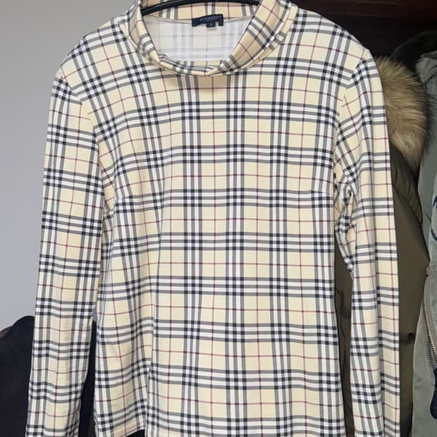 버버리 터틀넥 롱슬리브