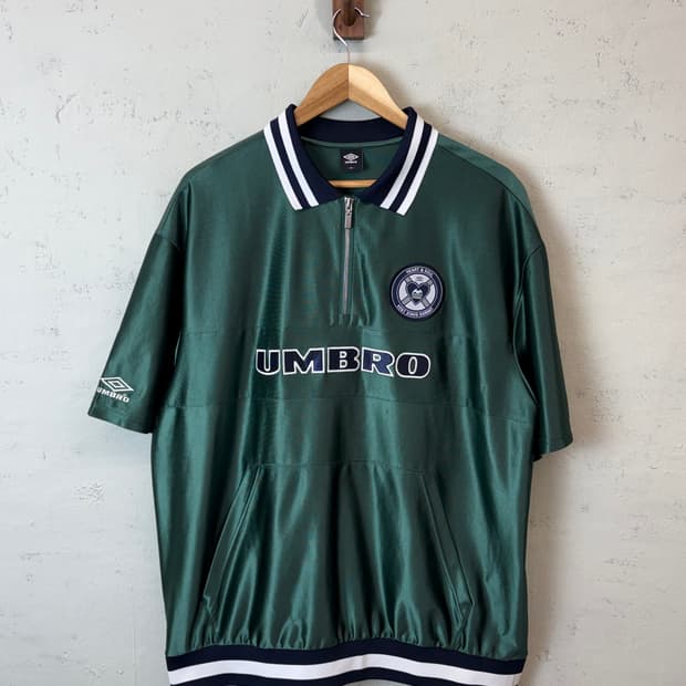 엄브로 사틴 풋볼 하프집업 반팔티