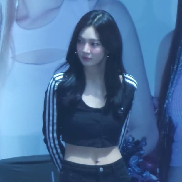 닝닝착용) 아디다스 클래식 크롭 3s 버튼 가디건