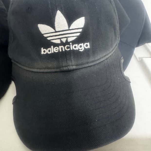발렌시아가 아디다스 볼캡
