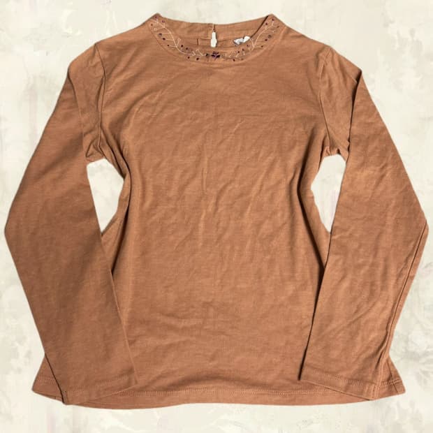 (이체시에눌) 일본 아오이유우깔 도토리 자수 포인트 연한 카멜 롱 슬리브