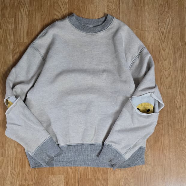 캬피탈 스마일 엘보우 스웻셔츠 맨투맨