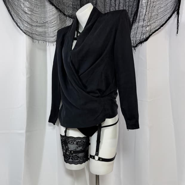 detail blouse