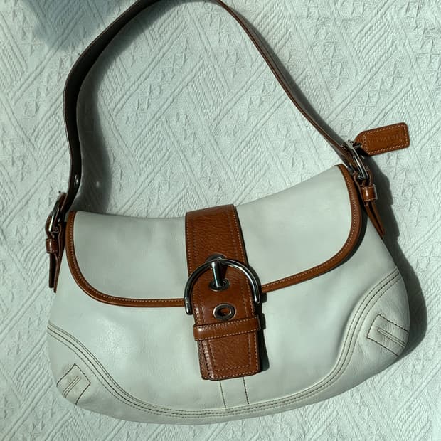 🤍 👜 Coach 화이트&카멜 소호 미디움 숄더백