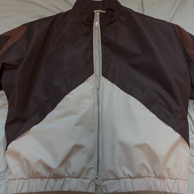 ZARA 배색 바람막이 자켓