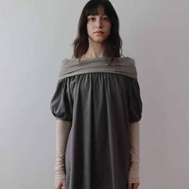 아모르샤이 BACK RIBBON TOP - GREY
