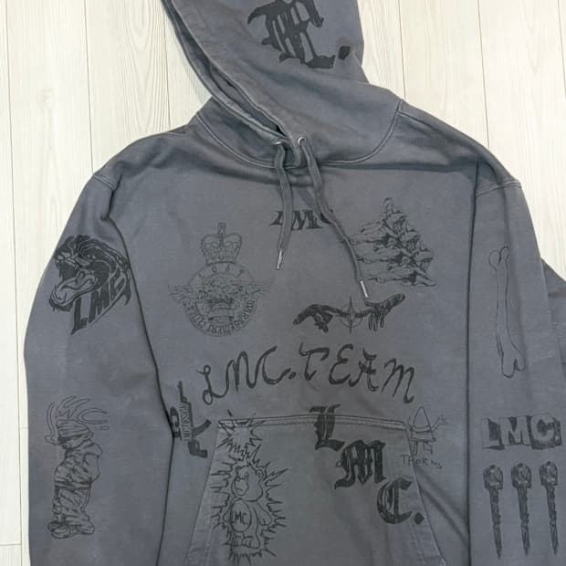 LMC 그래픽 후드티