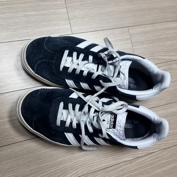 아디다스 가젤 블랙 스웨이드 운동화(245)