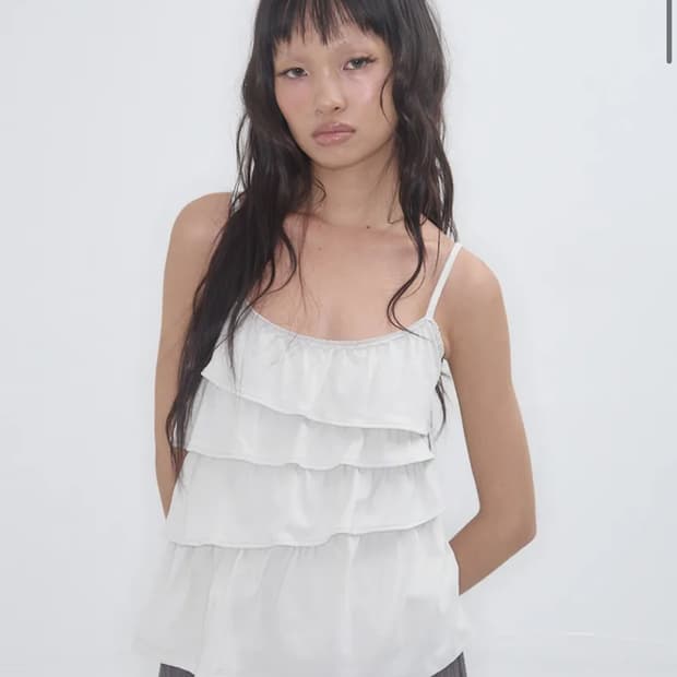 익스파이어드걸 슬리브리스 Unbalanced Frill Cami Mist