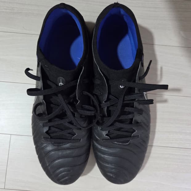 나이키 티엠포 풋살화