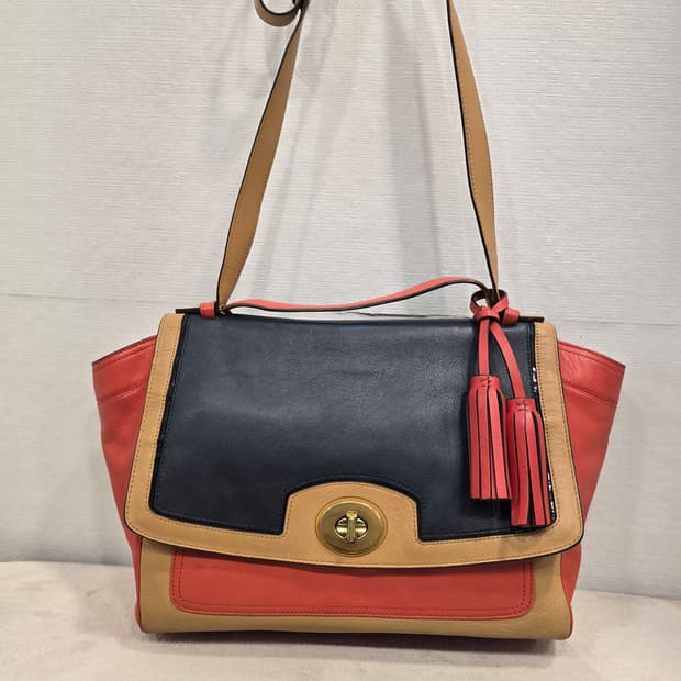 코치 삼색 레더 토트백 숄더백 태슬 장식 가방
