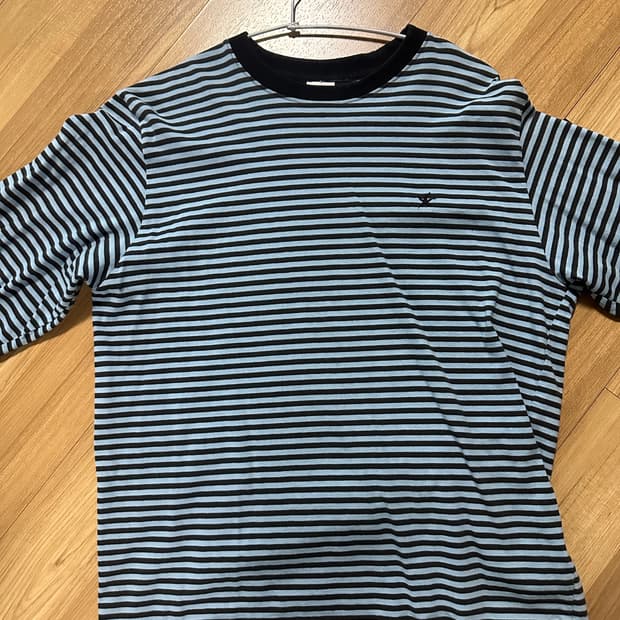 더콜디스트모먼트 스트라이프 롱슬리브