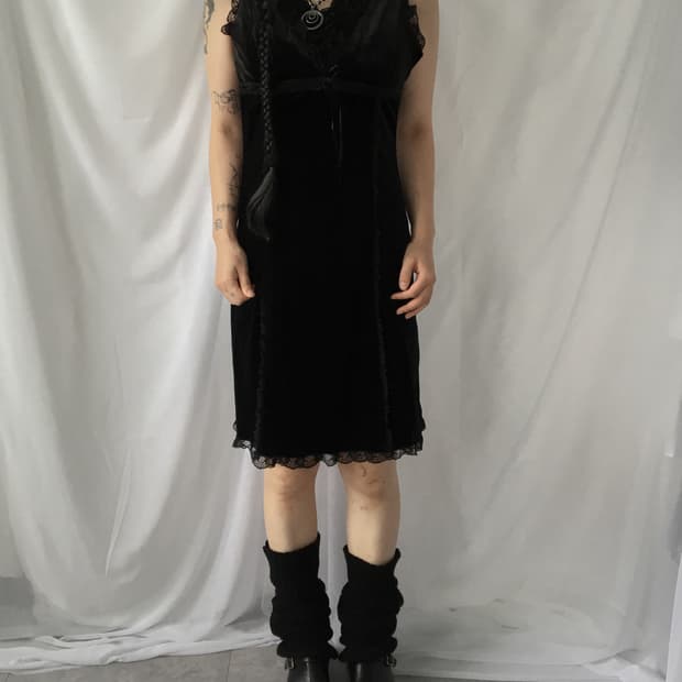 Lace trimming velvet onepiece