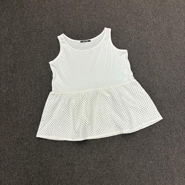 M)Oneway 빈티지 여성 펀칭 프릴 디테일 나시(이염)