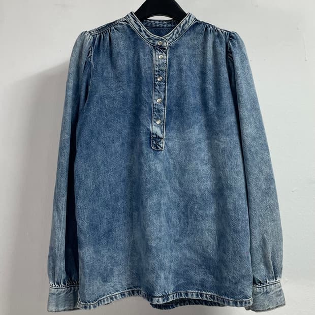 가니 데님 워시드 헨리넥 블라우스 (on.602)