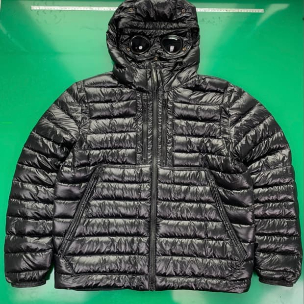 Cp컴퍼니 경량패딩 구해요