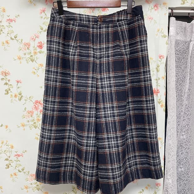 남색 체크 반바지