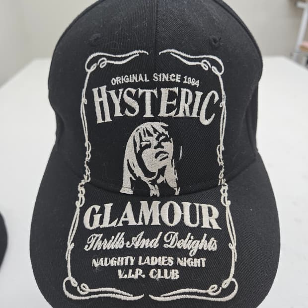 히스테릭 글래머 블랙 볼캡
