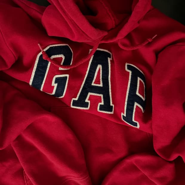 Gap 체리레드 후드티