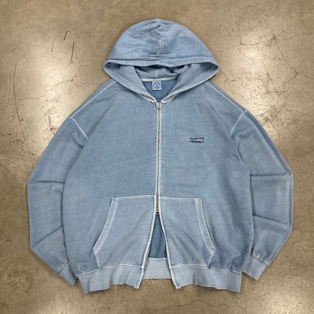트래블 스카이 컬러 스몰 로고 투웨이 후드집업