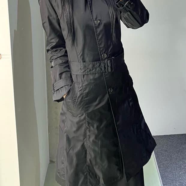 프라다 나일론 벨티드 트렌치 코트