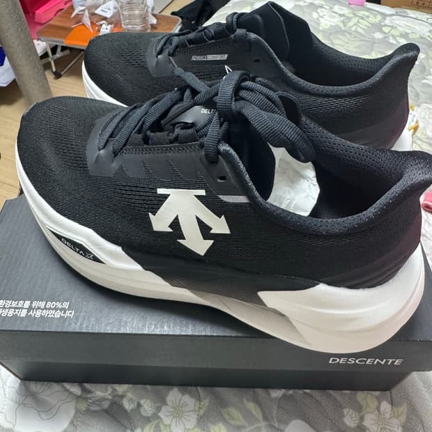 데상트 러닝화