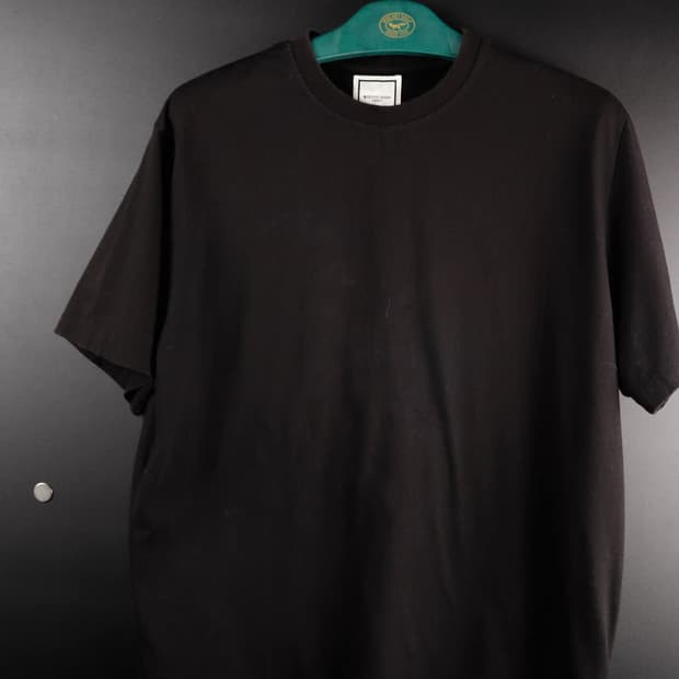 우영미 블랙 코튼 백로고 티셔츠